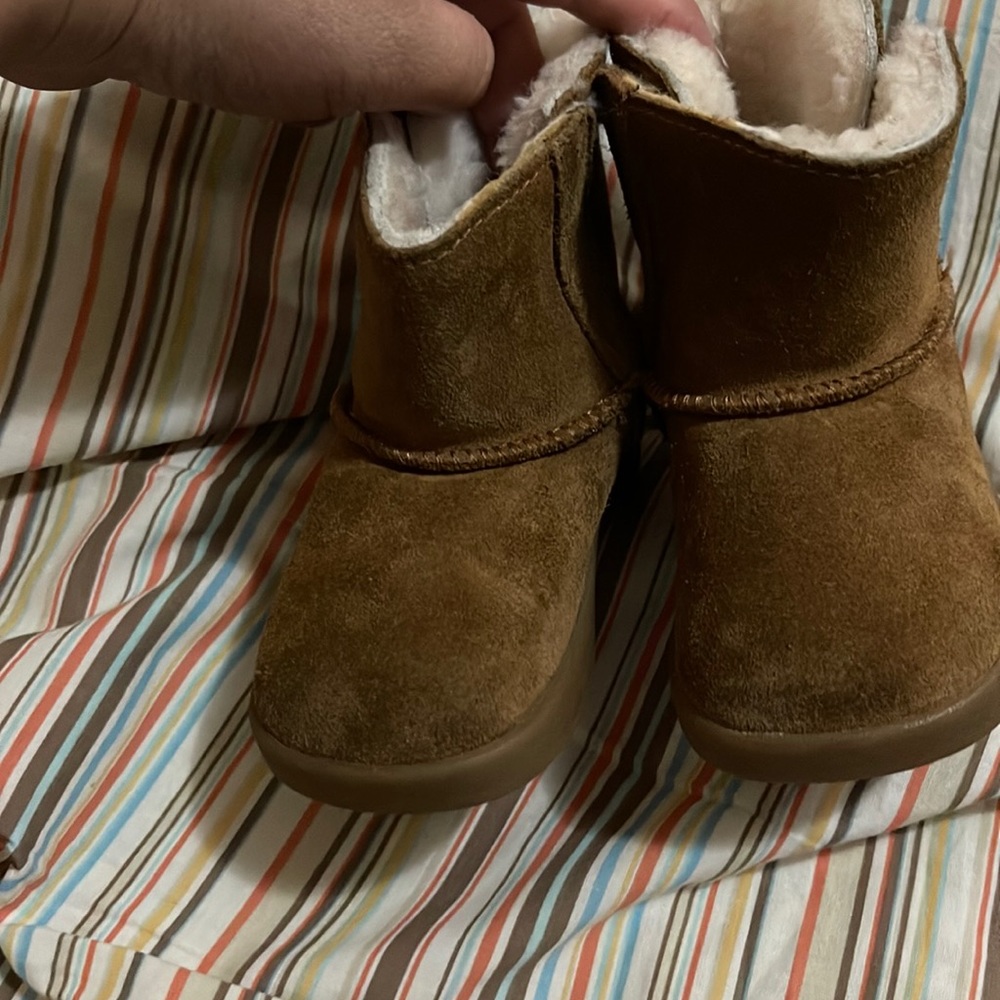 UGG